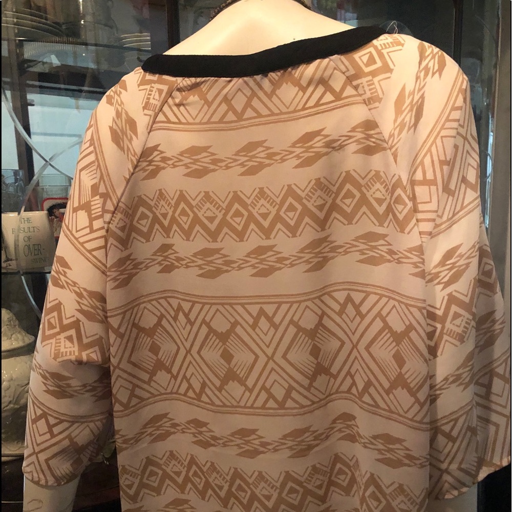 Beautiful, Silky Dressy Top , for any occasion, - Picture 5 of 8